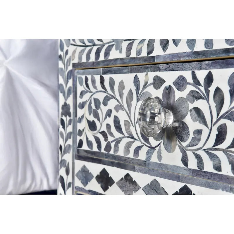 Akzentschrank mit Knochenintarsien – Lila-graues marokkanisches Blumendesign