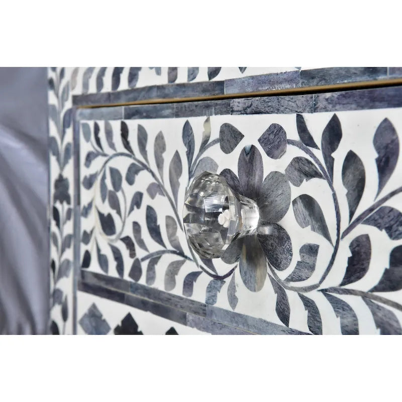 Akzentschrank mit Knochenintarsien – Lila-graues marokkanisches Blumendesign