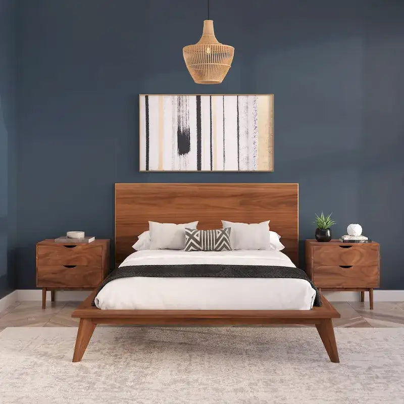 Queensize-Plattformbett mit Nussbaumfurnier-Kopfteil